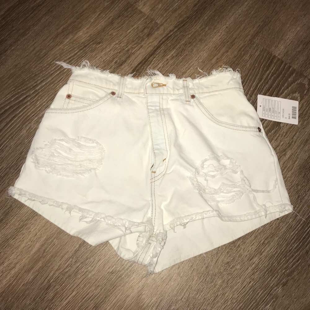 Brand new white Levi shorts